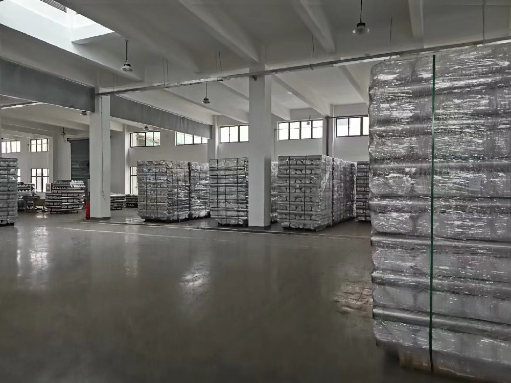 清仓特惠！2 米 304 不锈钢猪槽：降本增效，助力养殖升级